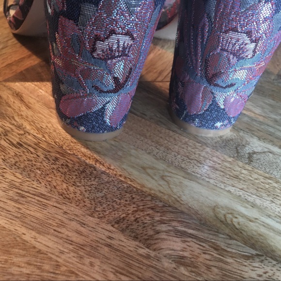 Jessica Simpson floral pattern sandals NWOT - Picture 6 of 9